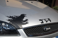 フォードのオーバルエンブレムまでもが「ゴジラ」の文字に制圧されている。