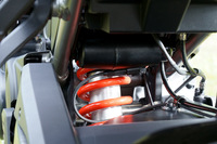 リアサスペンションには、搭乗者や荷物の重さを検知し、サグ（静止状態での沈み込み量）を自動調整するローディングコントロール機能が備わる。