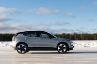 駆動用リチウムイオンバッテリーの容量は69kWh。WLTPモードの一充電走行距離は445-450km。