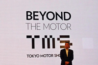 2017年9月に催された、同年の東京モーターショーの説明会の様子。ショーテーマの説明には、「世界最先端のナレッジが集まり、新たなイノベーションやビジネスを……」と、多数の横文字が並んでいるが……。