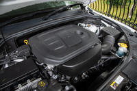 最高出力290PSを発生する3.6リッターV6エンジン。オフロードのエキスパートが調律した、リニアなトルクデリバリーも特徴だ。