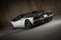 マットなシルバーのボディーカラーは「グリジオアダマス」。お値段151万2000円の有償色だ。