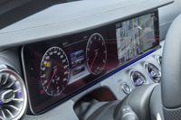 メーターパネルとセンタースクリーンと、12.3インチの液晶パネルが2枚並べてレイアウトされる。