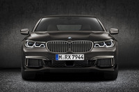 こちらがマイナーチェンジ前の「7シリーズ」。