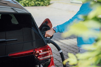 EUの施策に呼応してBEVの拡販に取り組んできた欧州メーカーだが、その販売は予想通りには伸びておらず、むしろ安価な中国製BEVの進出を招くこととなった。