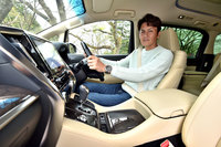 谷口信輝の新車試乗――トヨタ・アルファード ハイブリッド エグゼクティブラウンジ（後編）