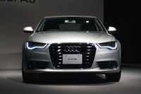 ワシをイメージしてデザインされた、新型「A6」のフロントまわり。