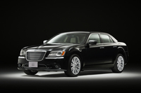 「クライスラー300」
    