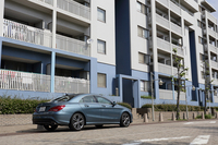 メルセデス・ベンツCLA180
    