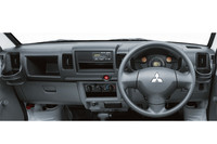 「MINICAB-MiEV TRUCK」のインパネ。