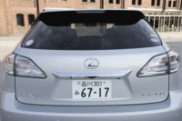 エアサスペンション仕様では、荷物の積み降ろしを容易にするために車高を30mm下げることができる。
	写真をクリックするとシートの倒れるさまが見られます。