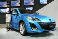 オートサロン会場でジャパンプレミアを果たした、次期「マツダ・アクセラ」。