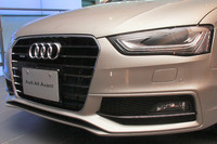 LEDランプがメインビームを囲むようなラインに。シングルフレームグリルの形状も改められている。