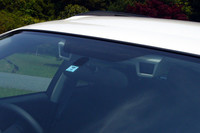 車外からも結構目立つステレオカメラ。大きさは、ちょうど握りコブシほど。