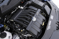 狭角V型レイアウトの、V型6気筒3.2リッターを拡大した3.6リッターユニット。299ps/6600rpmという最高出力も注目に値するが、35.7kgmという最大トルクを2400〜5300rpmという広い範囲で発生する柔軟性が売り物。