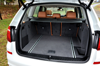 ラゲッジルーム容量は550～1600リッター。