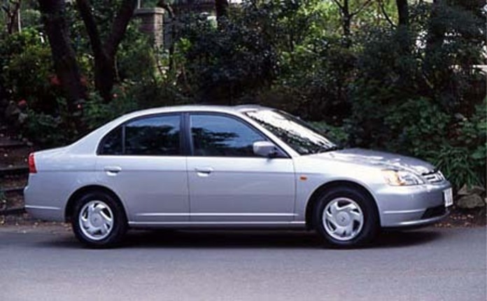 【スペック】全長×全幅×全高＝4435×1695×1440mm/ホイールベース＝2620mm/車重＝1100kg/駆動方式＝FF/1.5リッター直4SOHC16バルブ(105ps/5800rpm、14.2kgm/4200rpm)/車両本体価格＝151.8万円(テスト車＝158.8万円) 