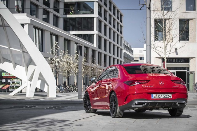メルセデス・ベンツCLA250 4MATIC（4WD/7AT）／CLA220d（FF/8AT