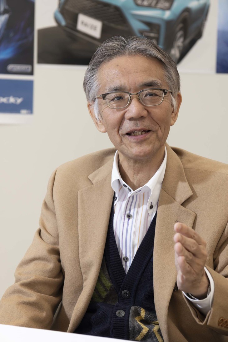 「アフォーダブルな価格」がライバル車に対する強みだと語る仲保エグゼクティブチーフエンジニア。インタビューでは「日産ノート」を引き合いに出したが、「キックス」と比べてみると買い得感がさらに際立つはずだ。