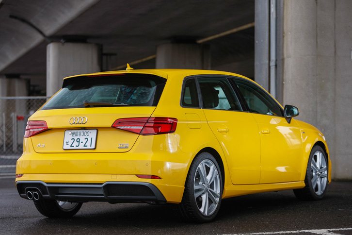 試乗車のボディーカラーはオプション設定となる「ベガスイエロー」。