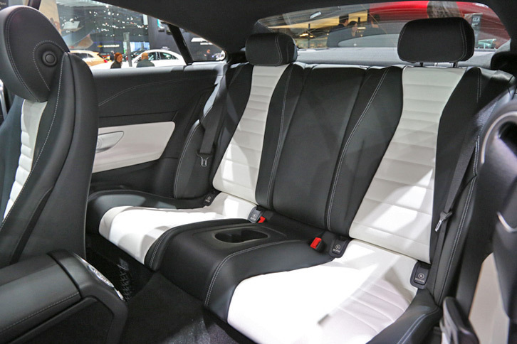 メルセデス・ベンツE400 4MATICクーペ