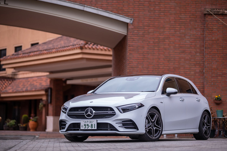 ハイパフォーマンスモデルのAMGについては、エントリーモデルにあたる「35」シリーズのラインナップを拡充するとした。写真は「メルセデスAMG A35 4MATIC」（写真：花村英典）