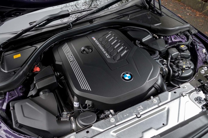 B58型3リッター直6ターボエンジンは最高出力387PSと最大トルク500N・mを発生。どこまでもスムーズなフィーリングだ。