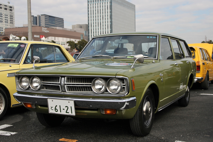 1973年「トヨペット・コロナバン1600デラックス」。4代目コロナの最終型、4ナンバーの商用バン。内外装ともオリジナルを保っており、見たところコンディションもすばらしい。