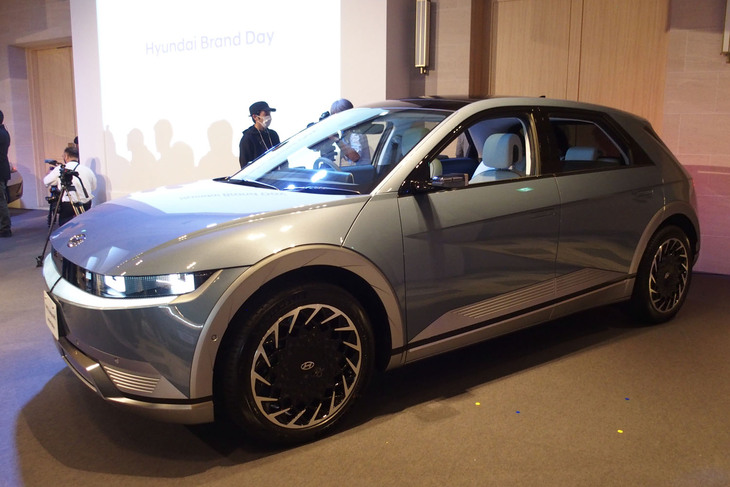 「アイオニック5ラウンジAWD」をベースに、販売台数100台の限定モデルとして設定された「アイオニック5ラウンジAWDリミテッドエディション」。