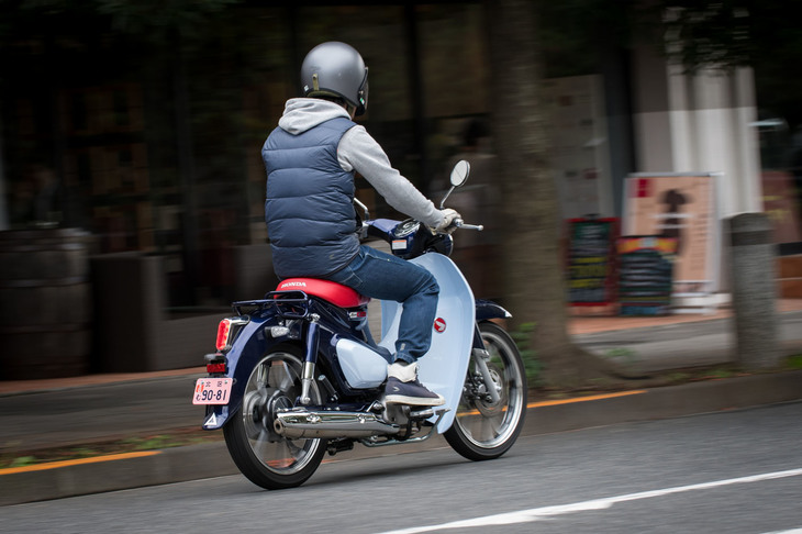 ボディーカラーは写真の「パールニルタバブルー」1色のみとなる。