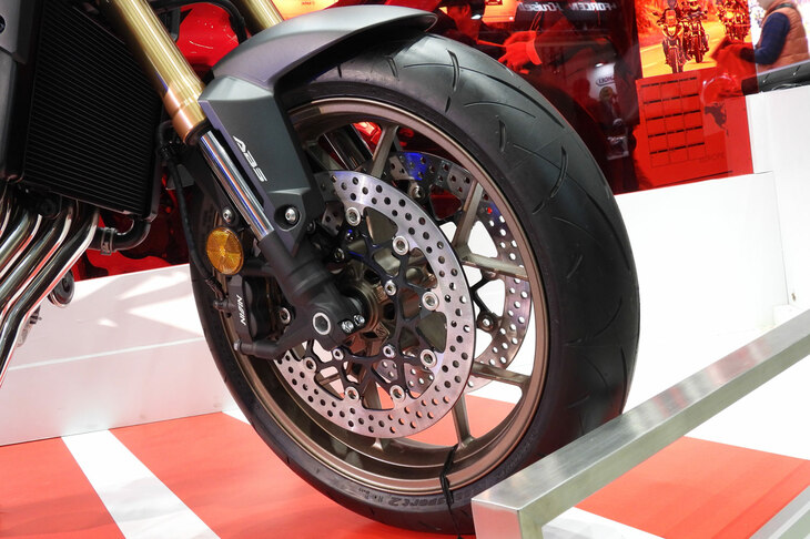 ホンダCB650R（「Honda E-Clutch」付き）