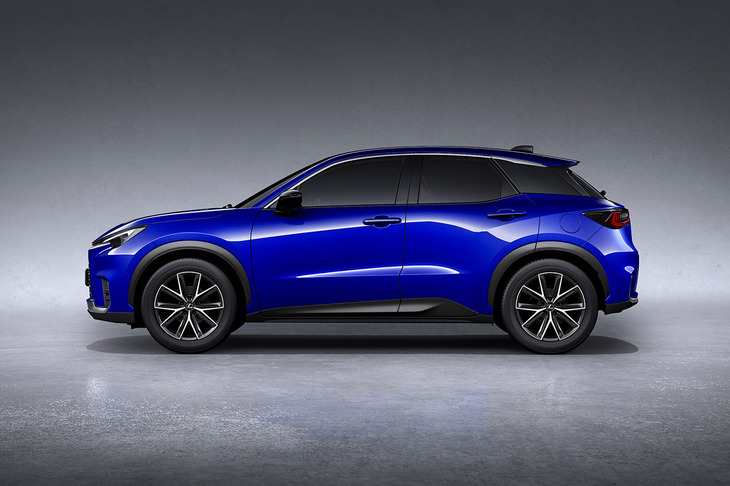 レクサスLBXプロトタイプ（ボディーカラー：ディープアズールマイカメタリック）