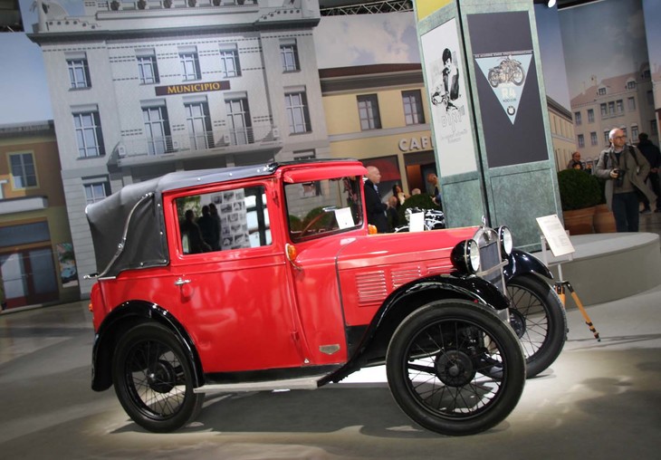 「BMW 3/15 PS DA 2コンバーチブル3シーター」（1929年）。最高速は75km/hであった。