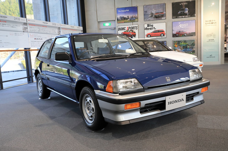 それまでとは大きく異なる、直線基調のデザインで登場した3代目「シビック」。愛称は“ワンダーシビック”である。