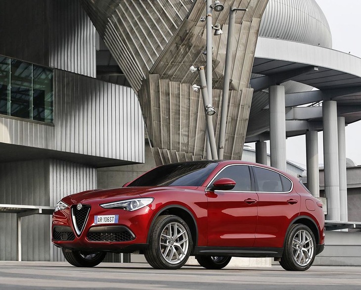 現在カッシーノ工場では、アルファ・ロメオの主要3車種「ジュリエッタ」「ジュリア」「ステルヴィオ」がつくられている。写真は同ブランド初のSUVであるステルヴィオ。アセンブリーは2017年初頭に開始された。