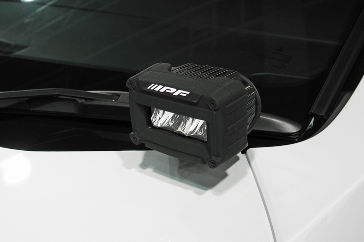 三菱デリカD：5 CHAMONIX SNOW GEAR（ドライビングランプ）