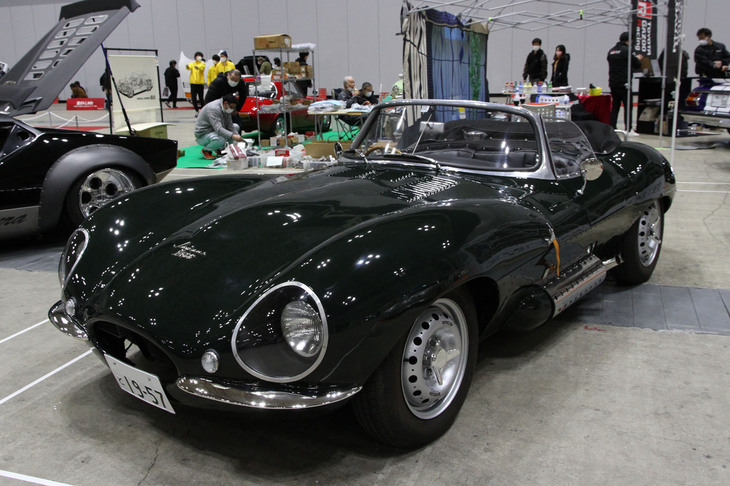 ART RACINGが展示した「ジャガーXKSS」のレプリカ。XKSSはルマン優勝車である「Dタイプ」の公道バージョンで、25台生産される予定が工場の火災により16台のみで打ち切られたモデル。数年前にジャガーが残りの9台を追加生産すると発表したことは、まだ記憶に新しい。