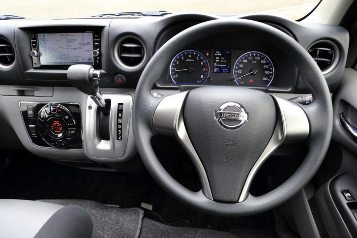 今回のマイナーチェンジでは、デザインの変更に加え、自動緊急ブレーキの全車標準装備化など、装備の強化もトピックとなっている。