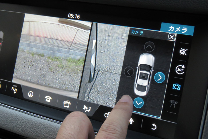 オプションのサラウンドカメラシステムは、真上からの360度画像だけでなく、自車の前方、後方、左右前輪の側など、さまざまな映像の表示が可能。狭いところの取り回しでは、本当に重宝しました。