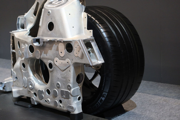 トヨタGR GT（大型中空アルミ鋳物の技術展示）