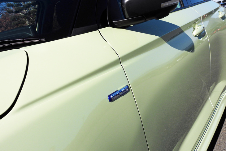 スズキ・スイフト ハイブリッドMZ（ショルダーライン）