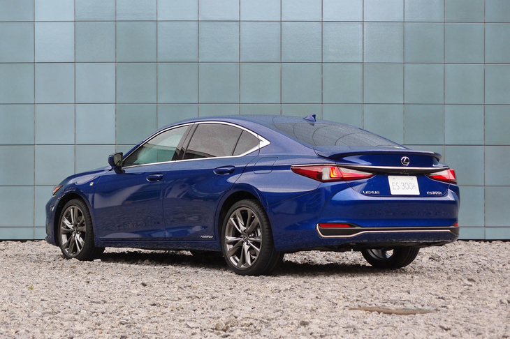 レクサスES300h“Fスポーツ”