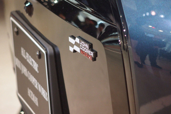 MINIジョンクーパーワークス エースマンE（フロントエンブレム）