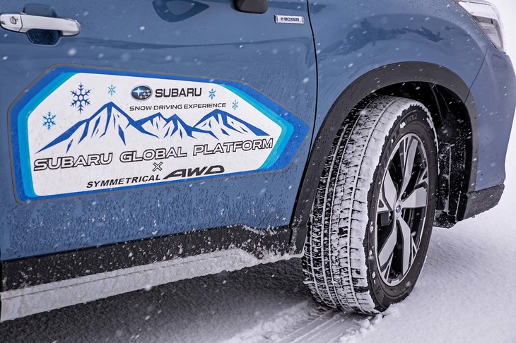 今回用意された試乗車は、全車ブリヂストンの「ブリザックVRX2」スタッドレスタイヤを装着していた。「フォレスター アドバンス」には、純正タイヤサイズと同じ225/55R18サイズが選択されていた。