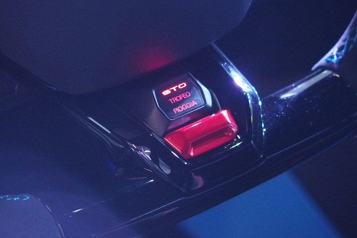 ランボルギーニ・ウラカンSTO（「ANIMA」操作スイッチ）