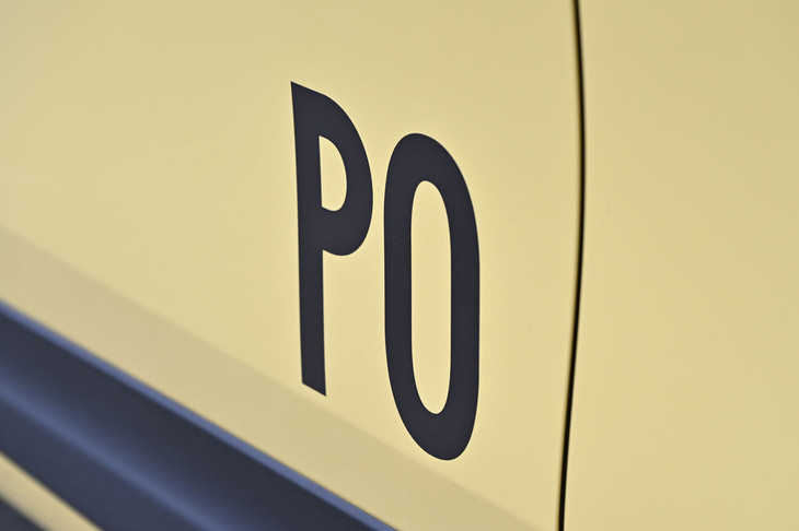 ももの「カングー」はサイドに「PO」のステッカーが貼ってある。もともとは「CHARAN-PO-RANTAN」がそろっていたのだが、近所の人に「熱心なファンのクルマが走ってたよ」と言われて恥ずかしくなり、「PO」だけ残してはがしたという。