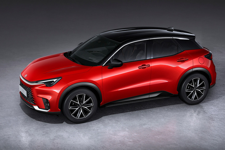 レクサスLBXプロトタイプ（ボディーカラー：レッドスピネル×ブラック）