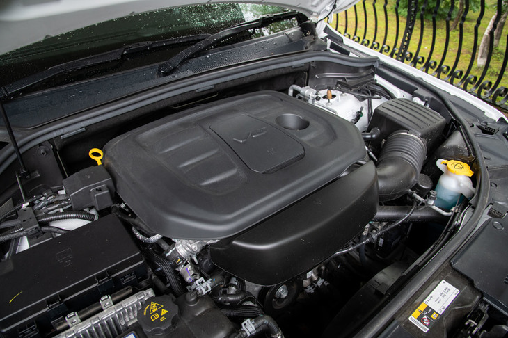 最高出力290PSを発生する3.6リッターV6エンジン。オフロードのエキスパートが調律した、リニアなトルクデリバリーも特徴だ。