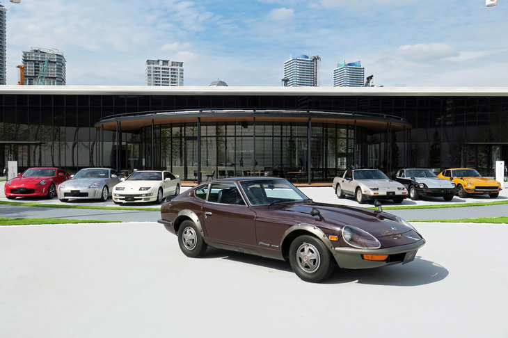 会場に展示された、歴代の「日産フェアレディZ」。