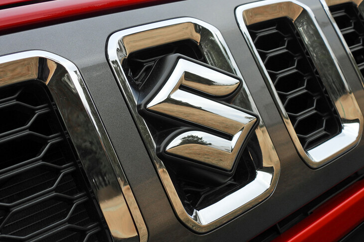 スズキ・ジムニー ノマド（フロントエンブレム）